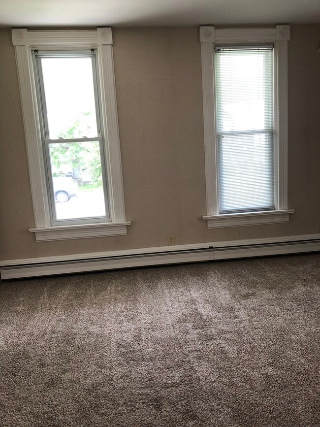 Building Photo - 130 Walnut St Unit B Rental