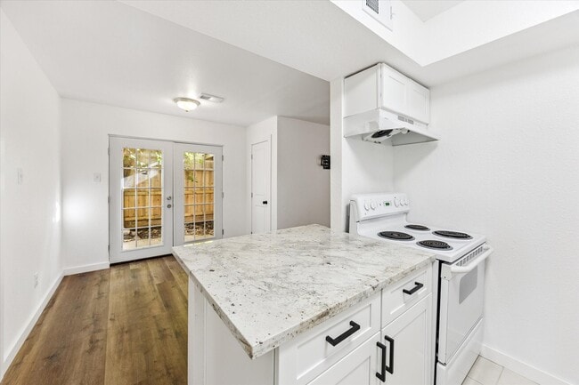 Photo - 1936 Upland Dr