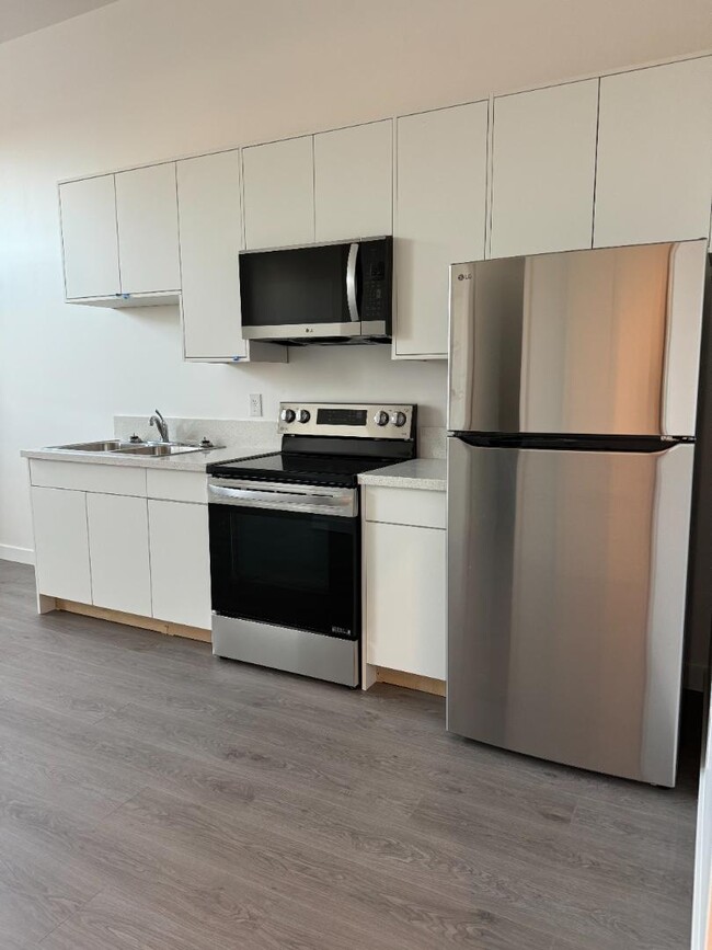 Building Photo - 1265 12th Ave Rental