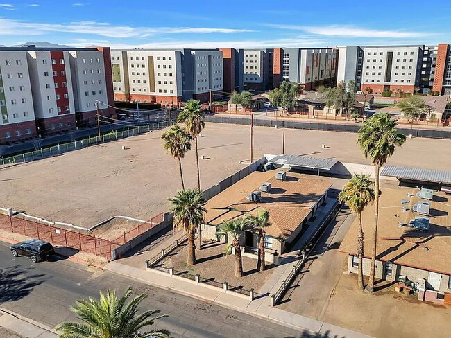 GCU Students Welcome! Updated 2-Bedroom Unit For Lease $200 GIFT CARD AFTER SUCCESSUL MOVE IN