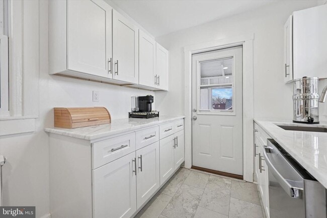 Photo - 232 Forrest Ave