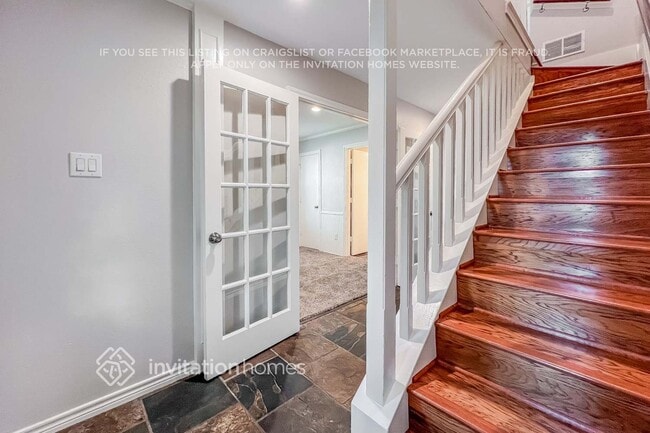 Photo - 404 Columbia Dr