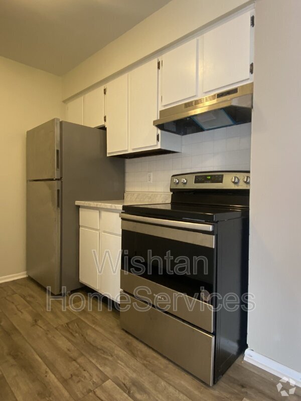 Building Photo - 202 Charleston Blvd Unit Apt 1