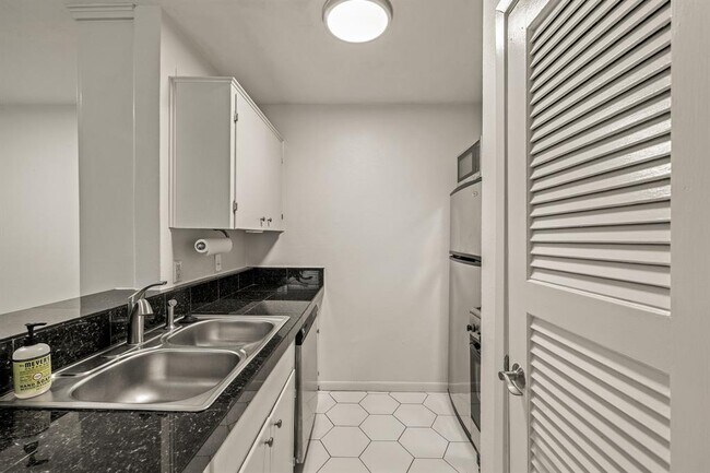 Photo - 4306 Avenue A Unit 105