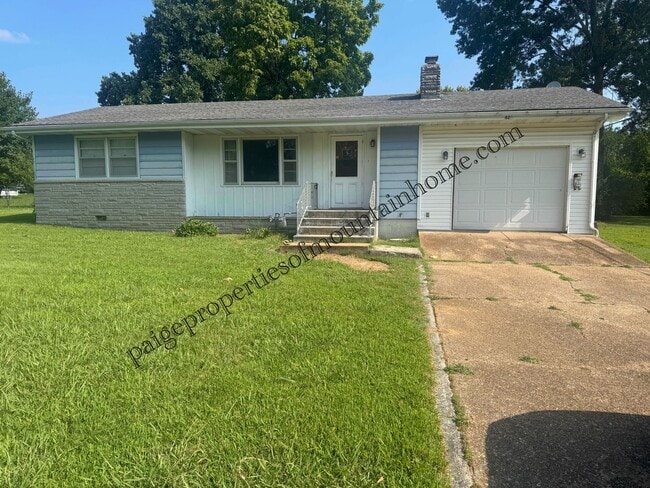 Building Photo - Charming 2-Bedroom Home with Large Yard & Garage