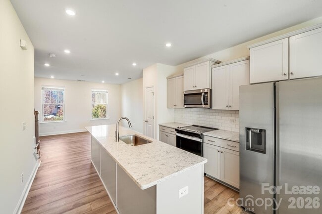 Photo - 334 Simeon Dr