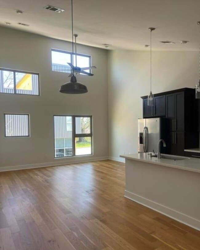Photo - 212 Highland Oaks Ln