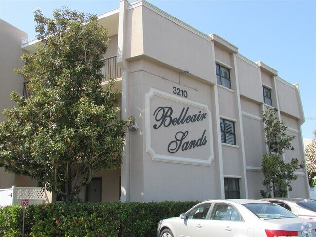 Building Photo - 3210 Gulf Blvd Unit 301 Rental