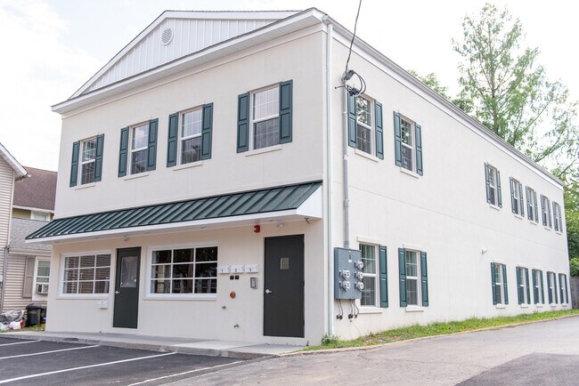 Exterior - 13 Seminary Ave Apartments Unit 3