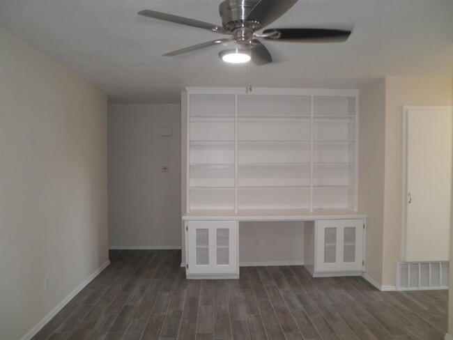 Photo - 1417 Oakcrest Ave