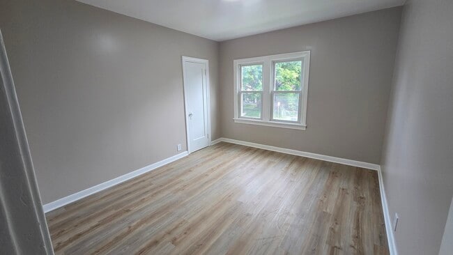2nd bedroom - 4401 Irving Ave N Unit 1610