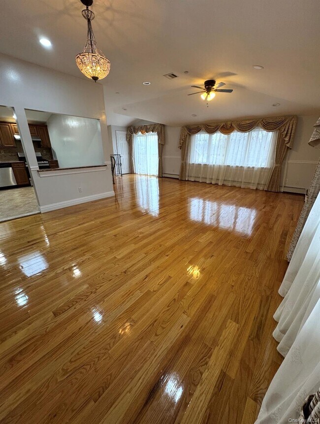 Photo - 253-12 58th Ave