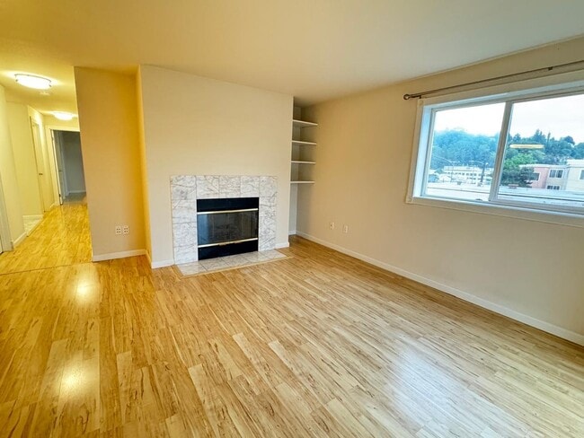 Photo - 2017 Eastlake Ave E Unit 203