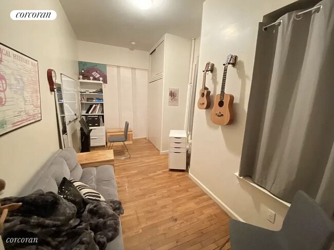 Photo - 309 W 47th St Apartamento