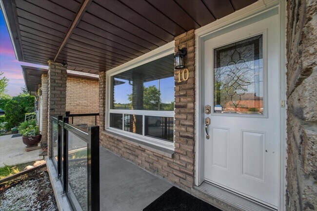 Photo - 10 Leggett Cres