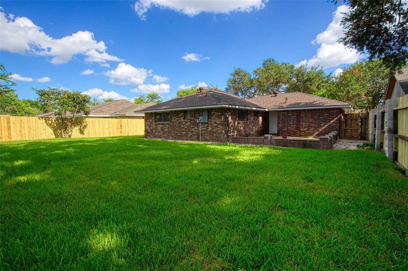 Photo - 7410 Sawmill Trail