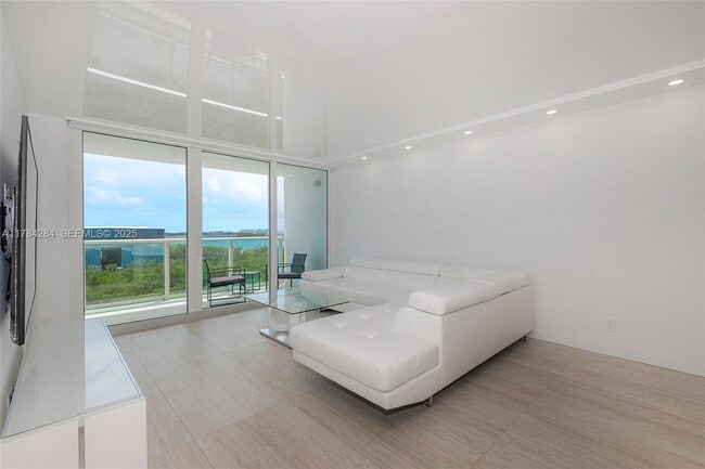 Photo - 100 Bayview Dr Unit 825