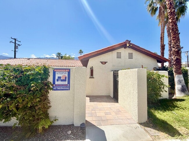 Building Photo - COMING SOON!! 2 Bedroom 1 Bathroom apartment in Palm Springs! Unit 03