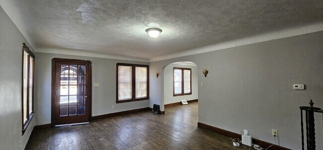 Photo - 1294 Winston Rd