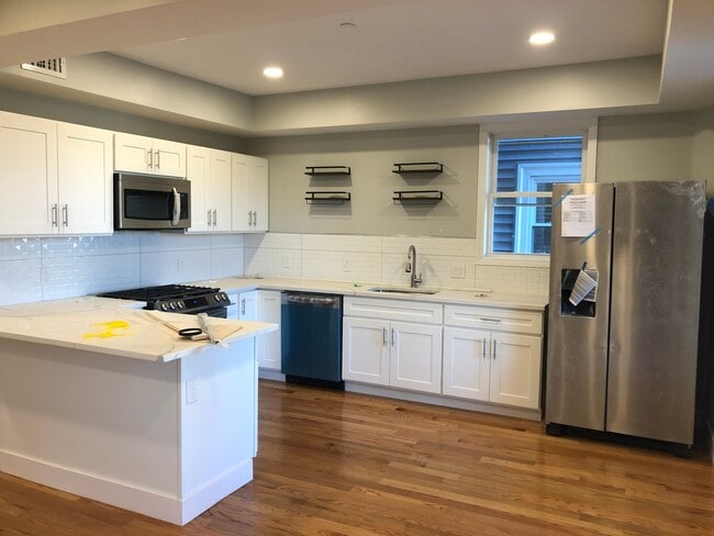 Building Photo - 19 Washburn St Unit 2