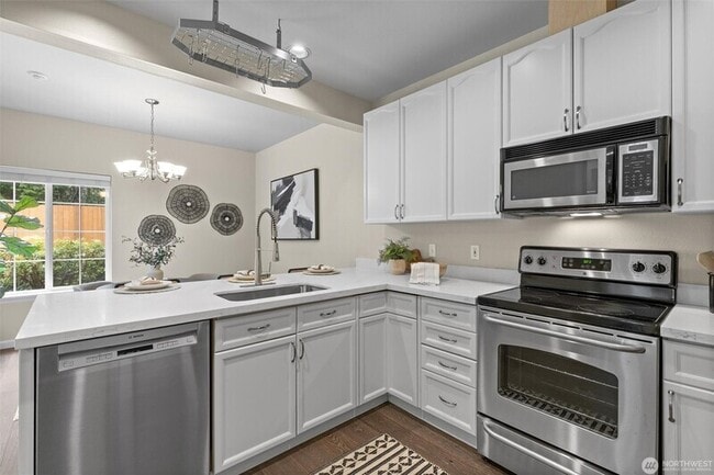 Photo - 10909 Avondale Rd NE