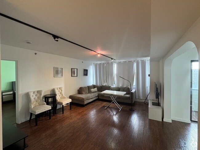 Building Photo - 250 Hammond Pond Pkwy Unit 1004S Rental
