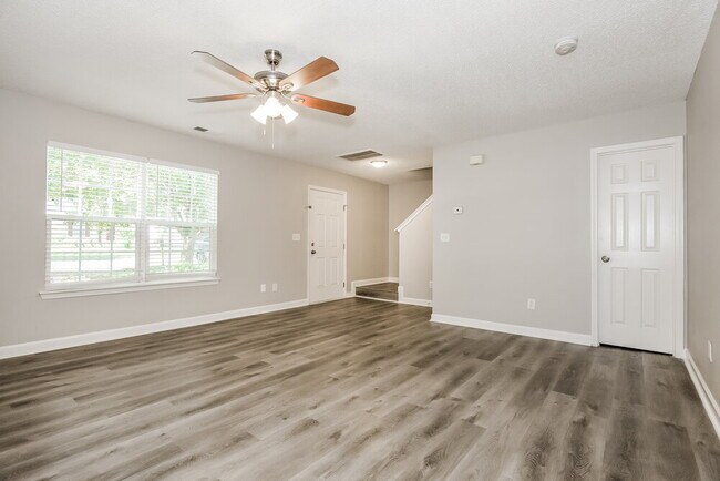 Photo - 326 Kingville Dr