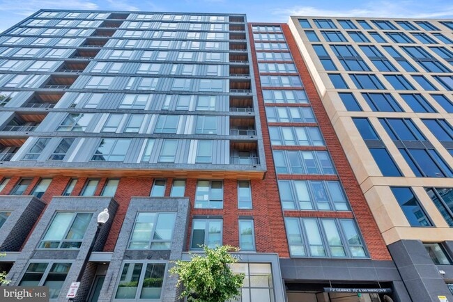 Building Photo - 1211 Van St SE Unit 1014