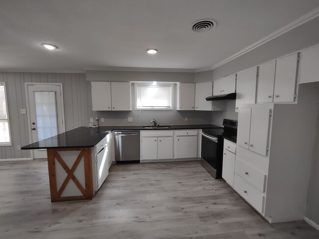 Photo - Large Updated 4 Bedroom Home Off University
