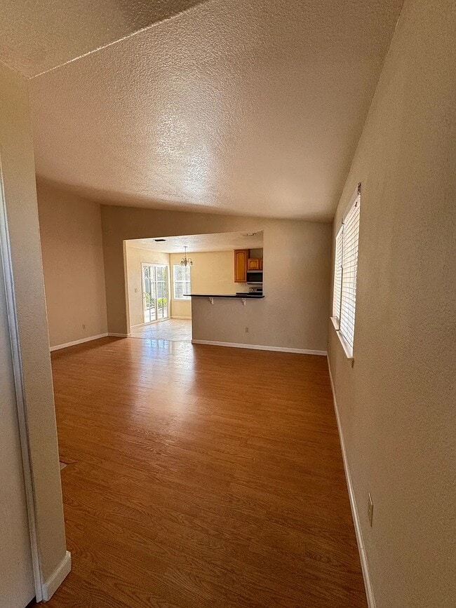 Photo - 5327 Hillsdale Blvd