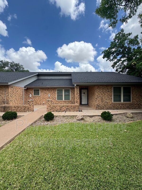 Building Photo - 3330 Briargrove Ln