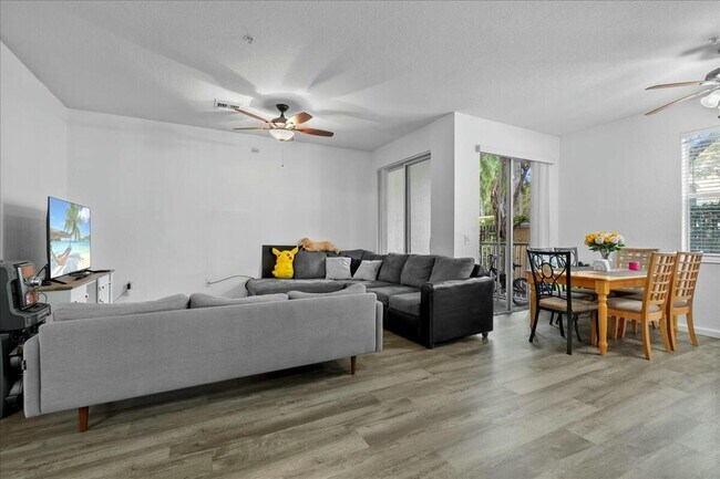 Photo - 1109 Shoma Dr