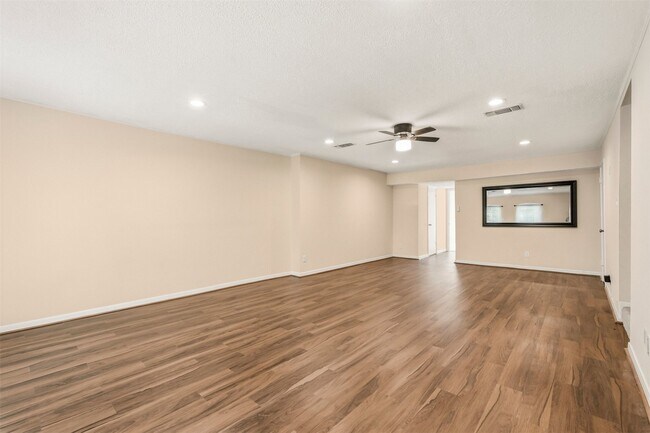 Photo - 496 N Post Oak Ln Unit 496