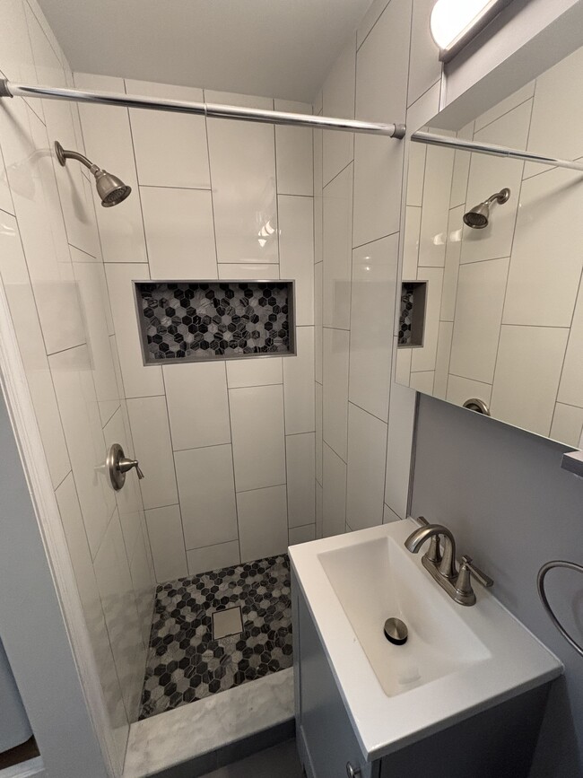 Photo - 589 Bramhall Ave Unit Studio