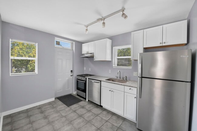 Building Photo - 1104-1106 Oakwood Ave Unit 1094