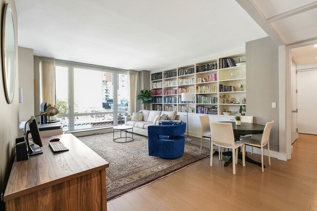 Building Photo - 401 E 60th St