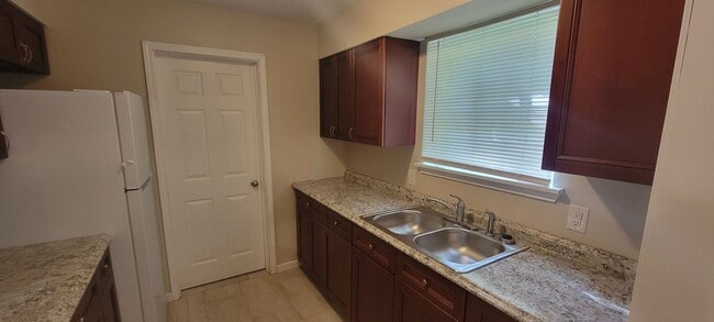 Photo - 7856 Sand St