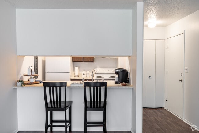 2BR, 1BA - 874SF