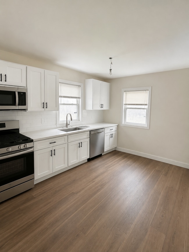 Photo - 14135 S La Salle St