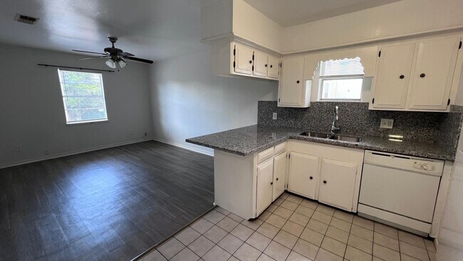 Photo - 1326 Blair St Apartment Unit 5