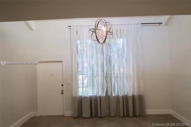 Photo - 589 N University Dr