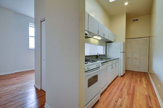 Photo - 3257 N Sheffield Ave Unit 306