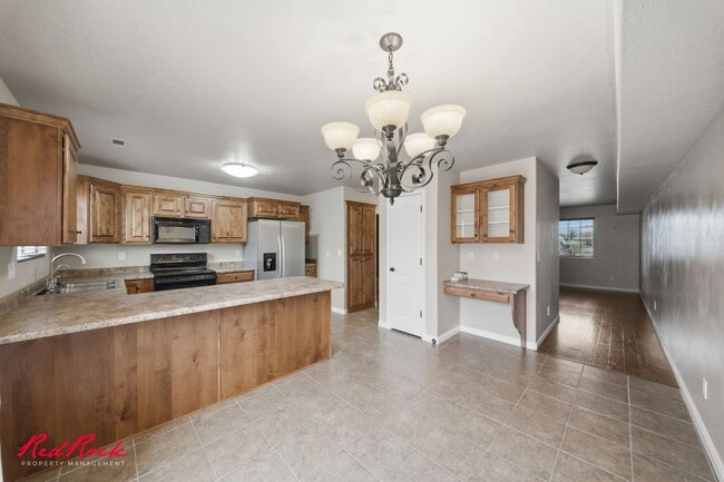 Building Photo - Conveniently Located 3 Bedroom 2.5 Bathroom Townhome