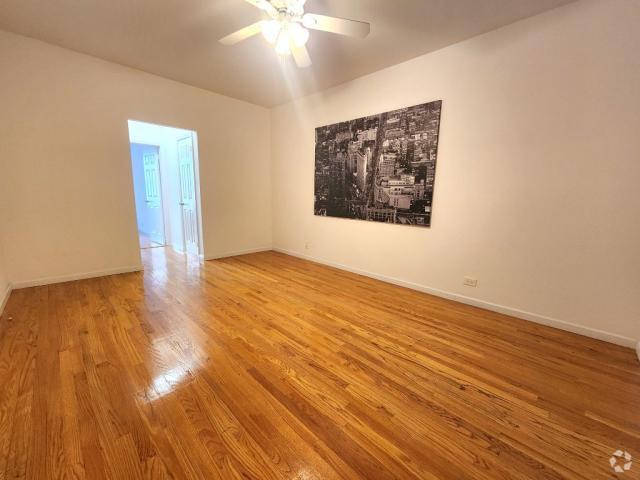 Building Photo - 1 bedroom in SUNNYSIDE NY 11104 Unit 2H Rental