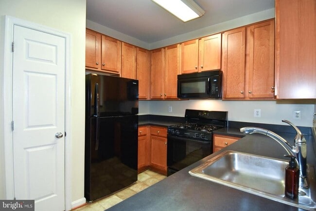 Photo - 4850 Eisenhower Ave