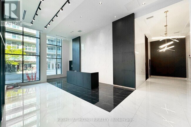 Photo - 180 George St Unité 404