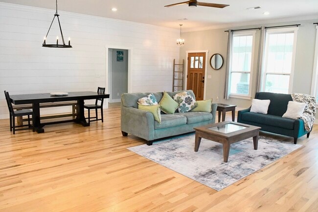 Photo - 649 SW 2nd St