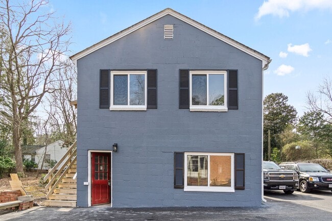 Building Photo - Rare 1 Bedroom Apartment in Williamsburg, VA | Pet-Friendly Rental Unit 108 Cooley Rd  E