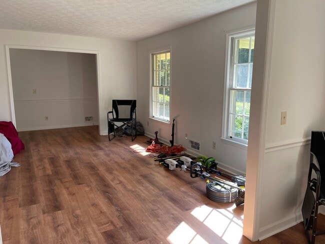 Photo - 1180 Robinhood Rd