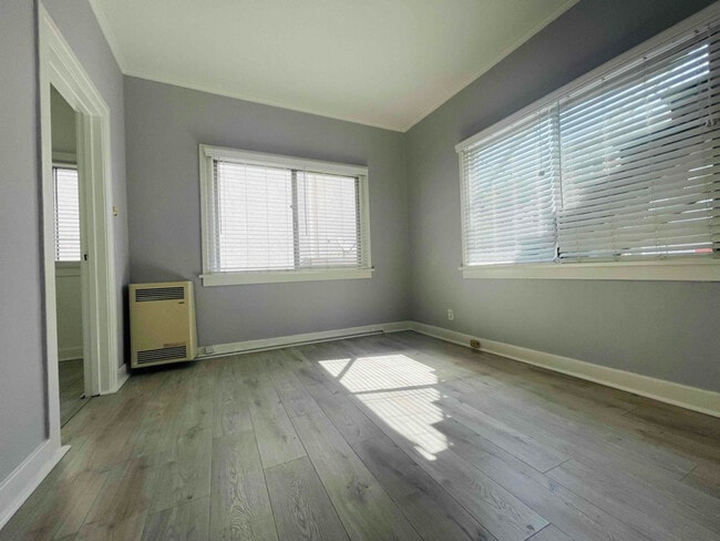 Photo - 240 S Reeves Dr Unidad 4